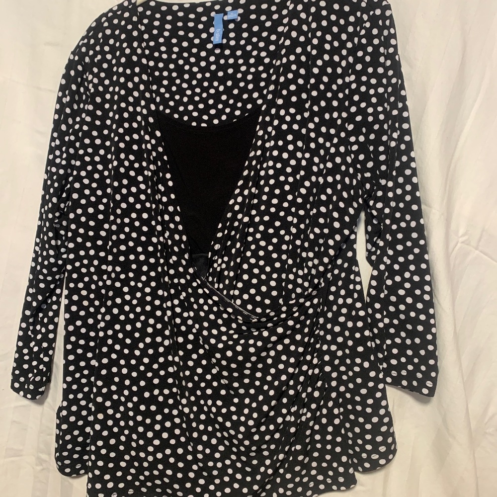 b-slim blouse that helps slim you as you look stylish